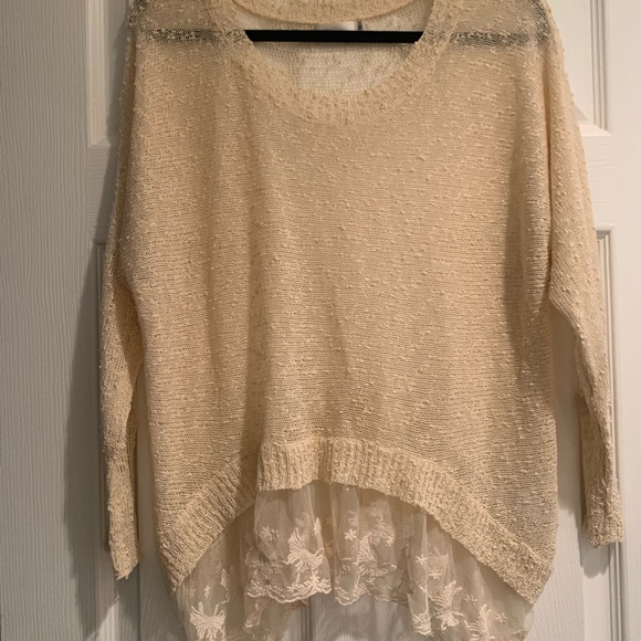 L F.   Lightweight sweater top with lace - Picture 2 of 2